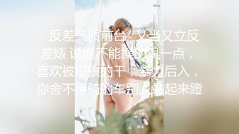 熟女姐姐的温柔，活好不粘人激情3P，口交大鸡巴让两个小哥前后玩弄，激情上位后入干骚屁股前面给鸡巴舔射了