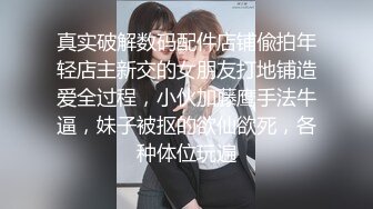 2巨乳篮球宝贝被摁在床上使劲狂草，浑圆的粉色奶子无处安放，直接弹了出来，简直整个屏幕都为之摇晃，让人血脉喷张！